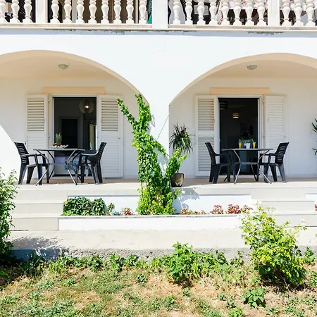 アパート Arba Seaview Residences ムリニ