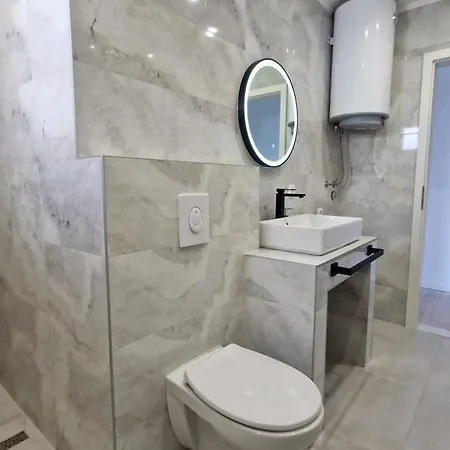 아파트 Arba Seaview Residences 믈리니