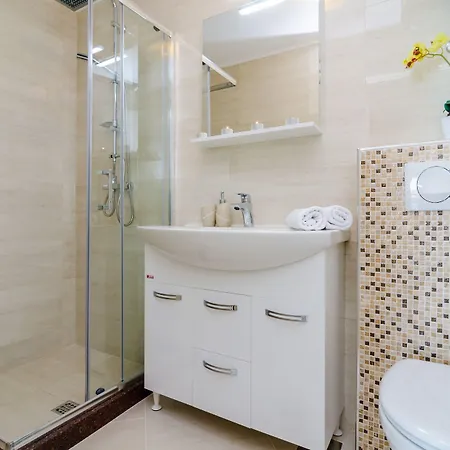 Arba Seaview Residences 믈리니